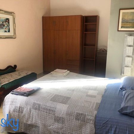 Villa Le Vignole Ameno Ruang foto